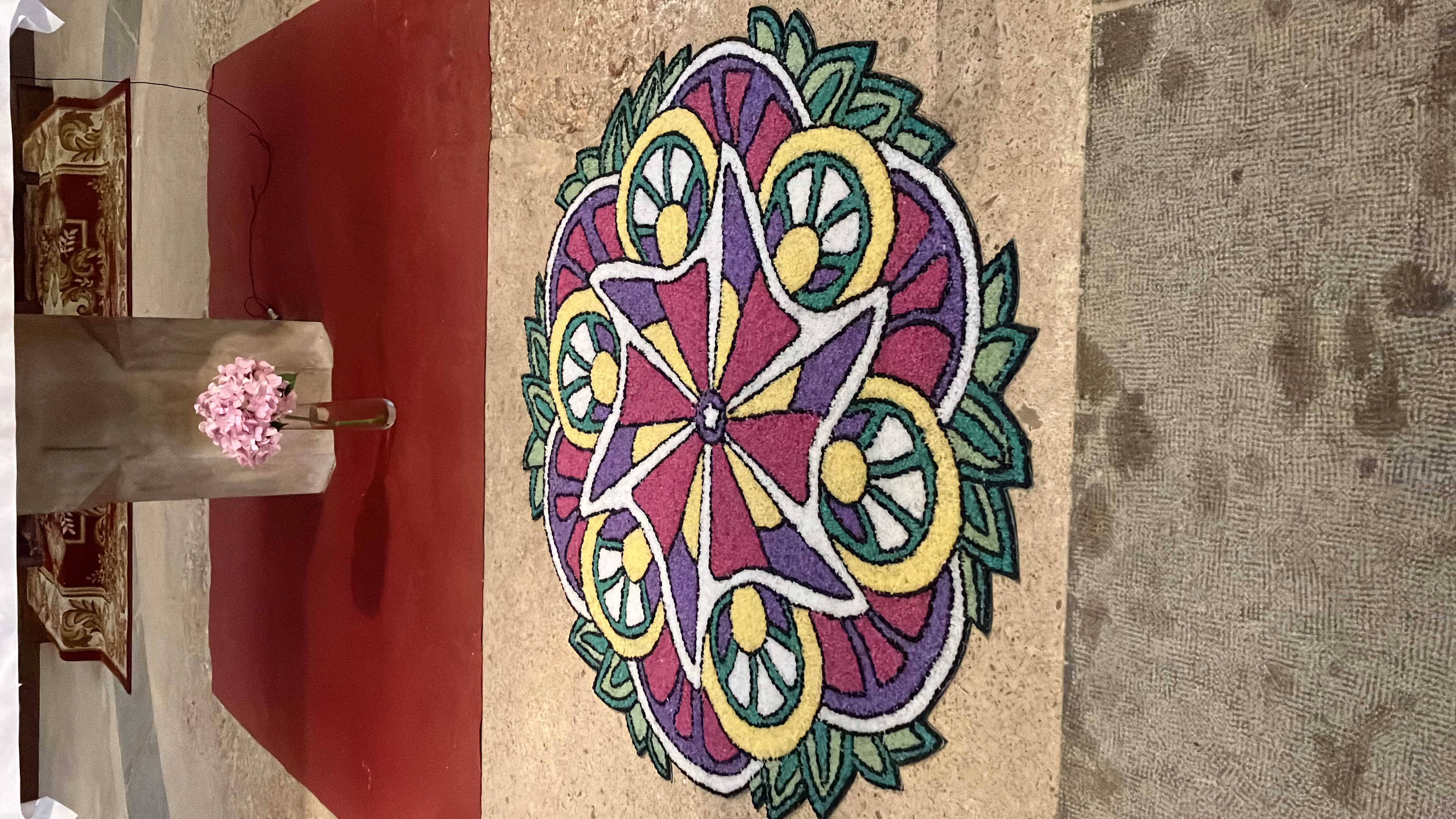 alfombra ante el nicho